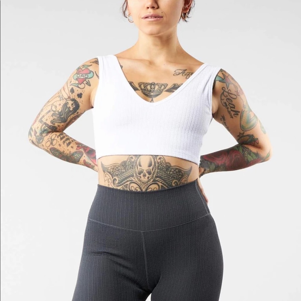 Buffbunny supply top in bones
